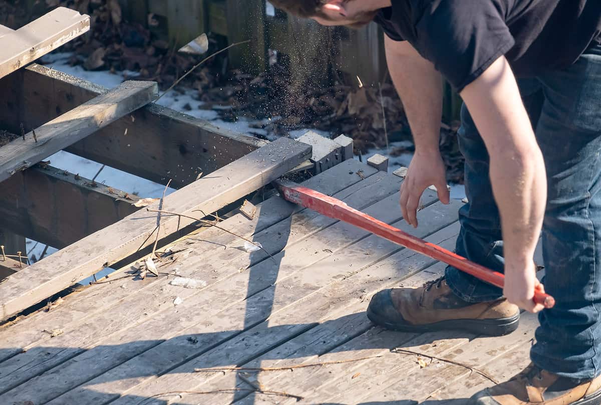 How to deals remove deck nails